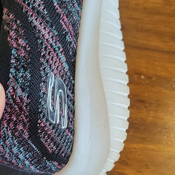 Sketchers Patterned Sneakers - Picture 7 of 7